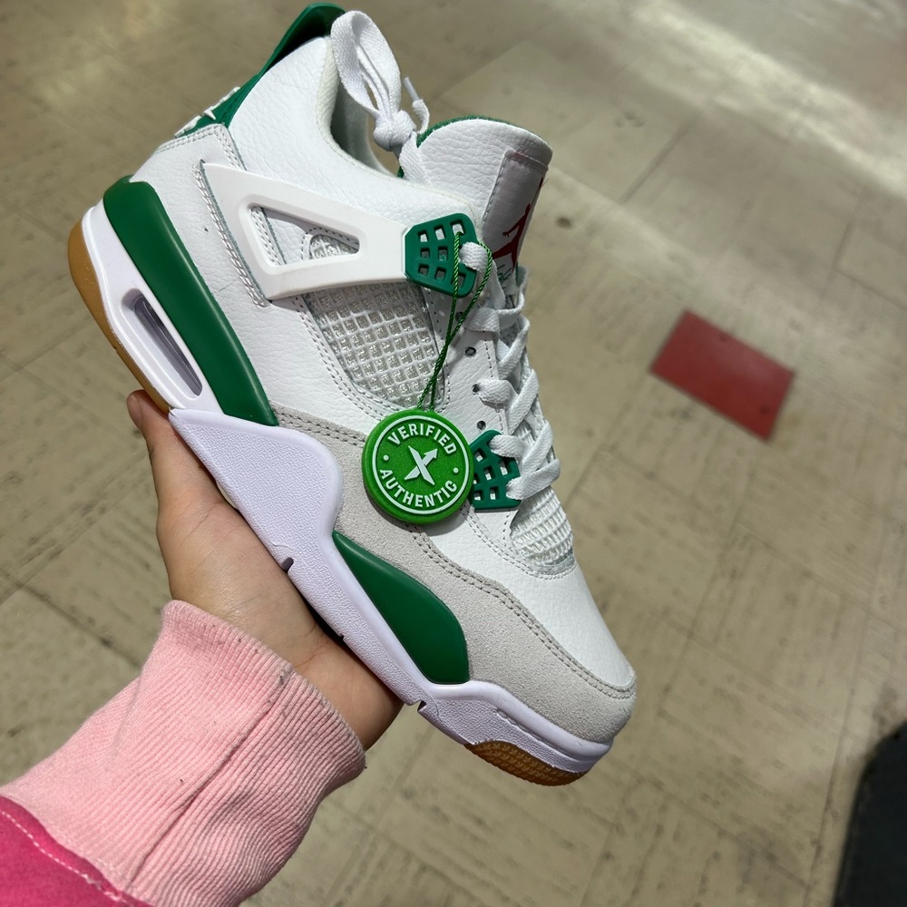 Nike SB x Air Jordan 4 Retro SP
'Pine Green'